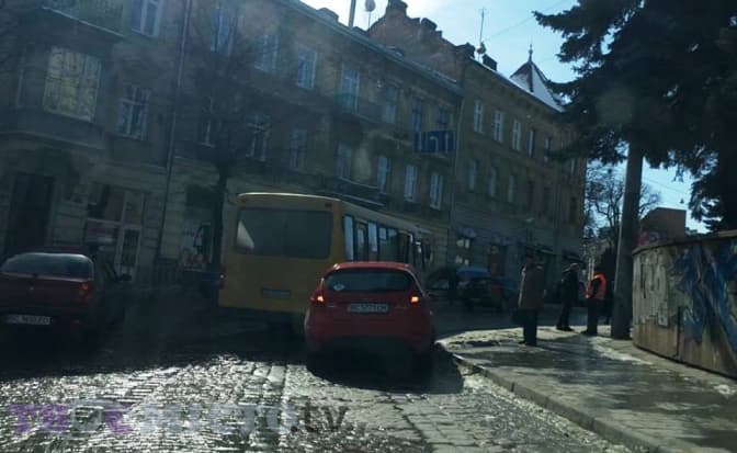 Ситуація на дорогах Львова: ДТП на Бандери-Дорошенка