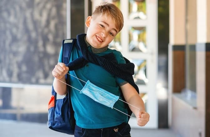 У школі чи вдома. Яку форму навчання в школах підтримують українці