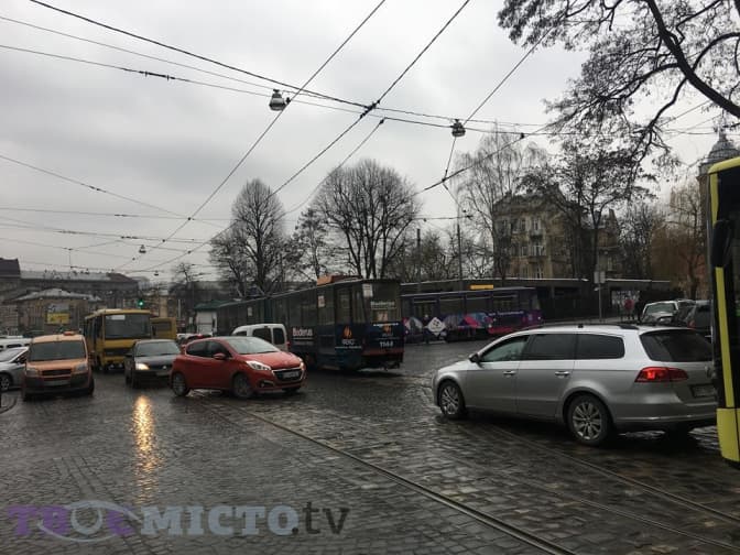 Ситуація на дорогах Львова: ДТП біля Добробуту