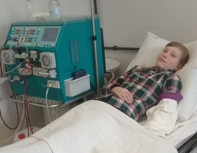 15-річна Оленка з Львівщини потребує пересадки нирки. Як допомогти