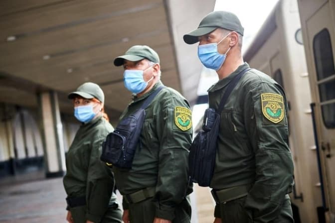 Укрзалізниця запустила перший пасажирський потяг з воєнізованою охороною