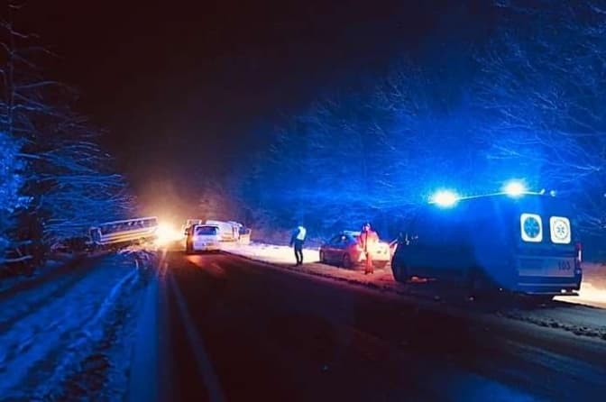 На Прикарпатті у ДТП потрапив автобус Львів – Вижниця. Є потерпілі