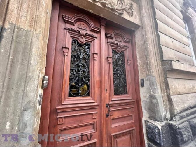 Біля Стрийського парку у Львові відреставрували історичну браму. Фото до і після