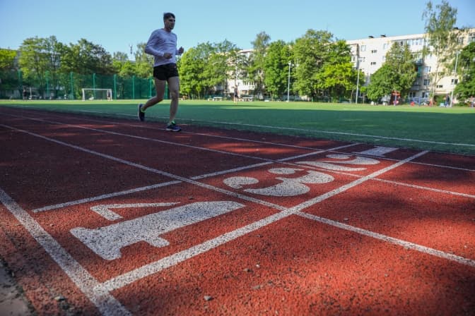 Стадіон-губка. У Львові відремонтували шкільний стадіон за новітньою методикою