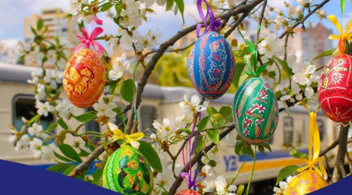 Великодній експрес у Сирецькому парку: Київська дитяча залізниця запрошує на весняне свято для всієї родини