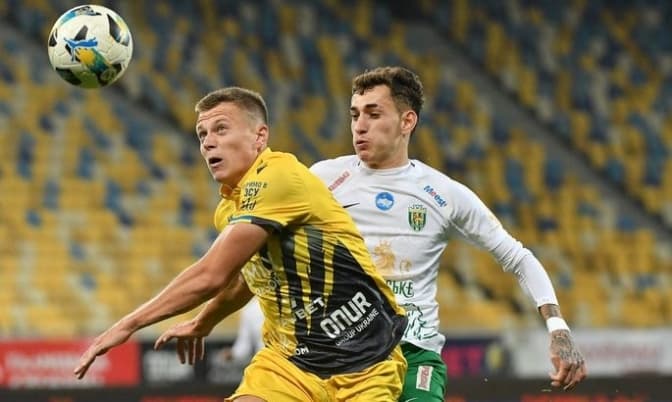 Львівські «Карпати» уклали контракт з чотирма футболістами «Руху»