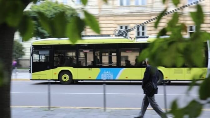 В ці вихідні у Львові збільшать кількість тролейбусів, що курсують до одного із кладовищ
