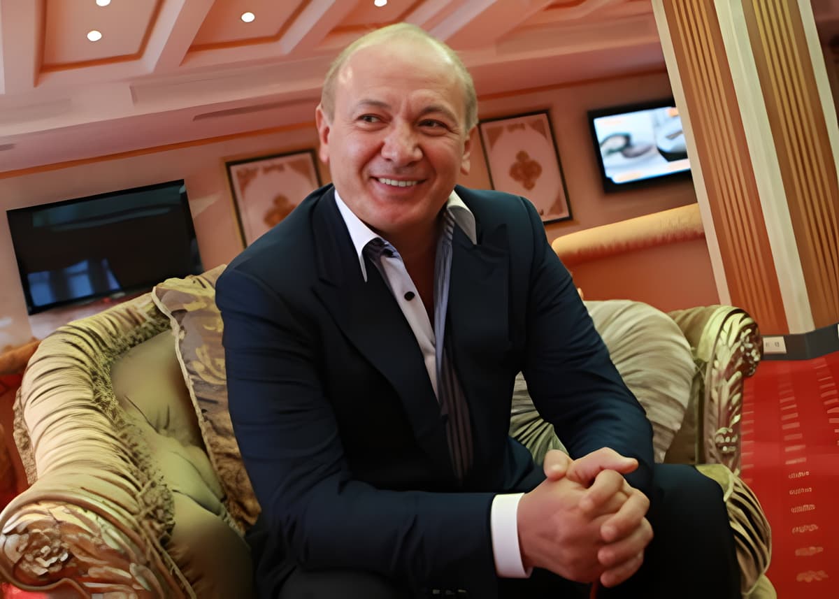 Справа ринку «Столичний»: ВАКС дозволив заочне розслідування щодо екснардепа Юрія Іванющенка