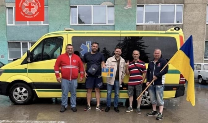 Львівські медики отримали реанімобіль від благодійників зі Швеції