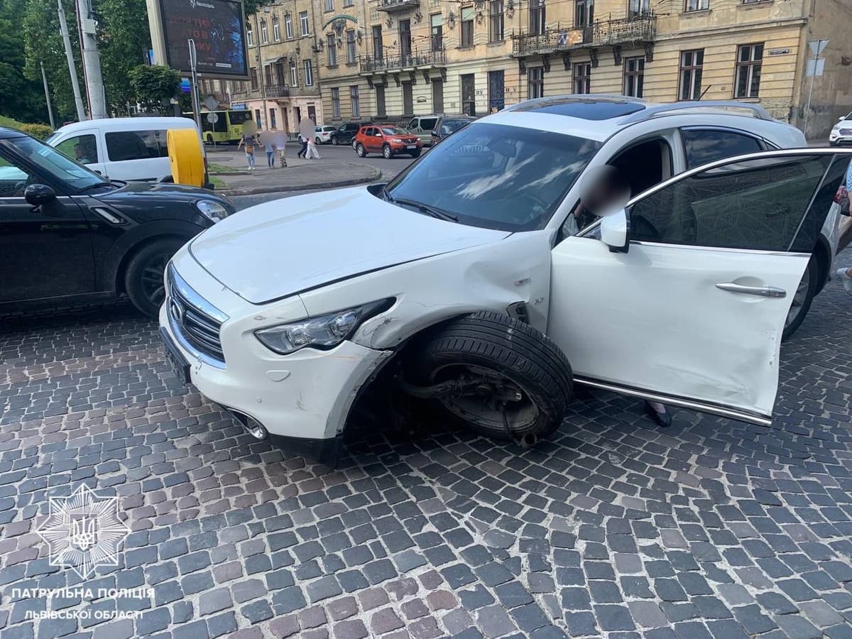 У Львові нетвереза водійка скоїла три аварії в різних місцях