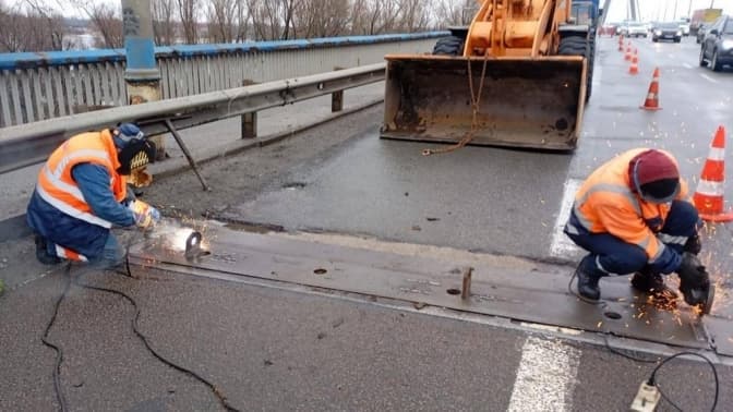 Сьогодні у Києві буде обмежений рух на Північному мосту. Яка причина