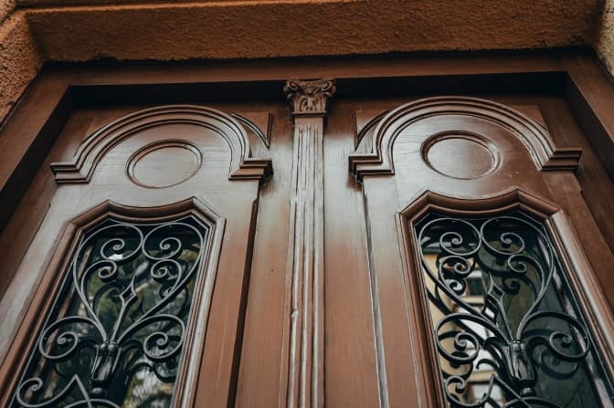 Поблизу «Львівської політехніки» реставратори відновили столітню браму