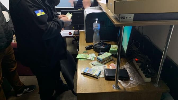 Двоє чоловіків намагалися незаконно вивезти до Польщі понад 3 мільйони грн