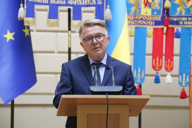 Що задекларував ректор Франкового університету і яка у нього зарплата