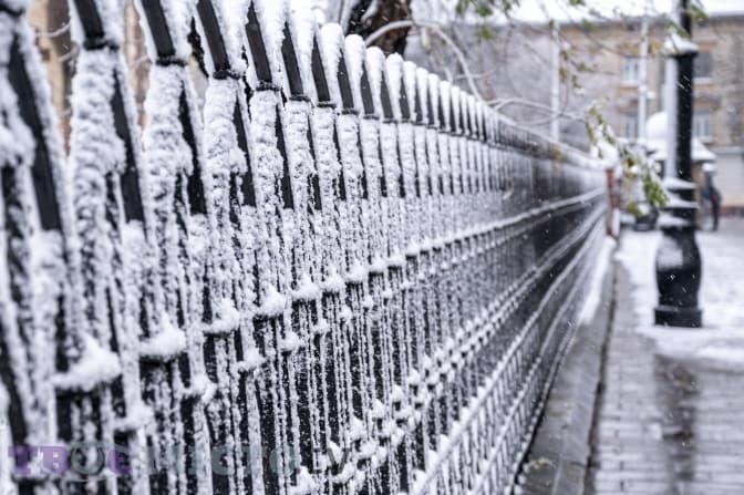 Львів’ян попереджають, що з будинків може спадати сніг. Як вберегтися