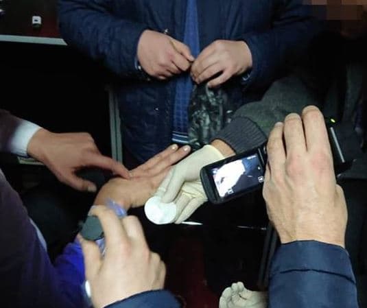 У Львові на хабарі 500 доларів заримали головного лікаря однієї з поліклінік