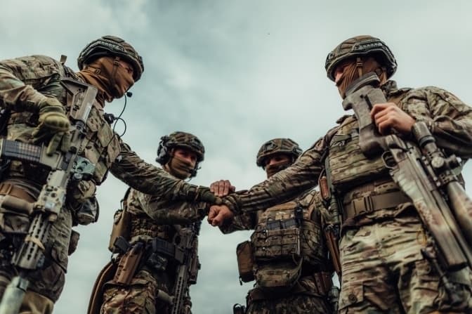 Раду закликають відкласти розгляд постанови про 30 тисяч для військових