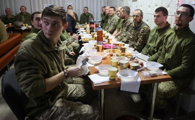 Львівські захисники показали, як святкують Різдво на передовій