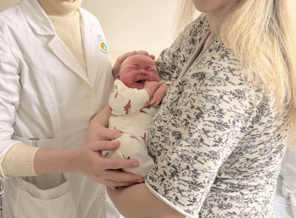 У Львові жінка природним шляхом народила хлопчика з масою 5 кг
