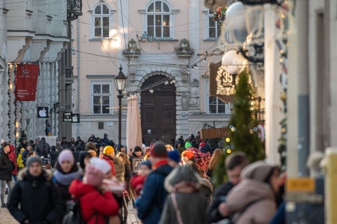 Проїзд державними дорогами та евакуаційні потяги до Львова. Головне за добу