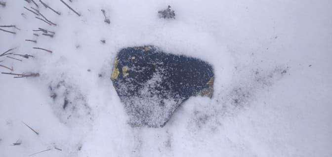 На територію музейного комплексу під Києвом впали уламки російської ракети. Фото