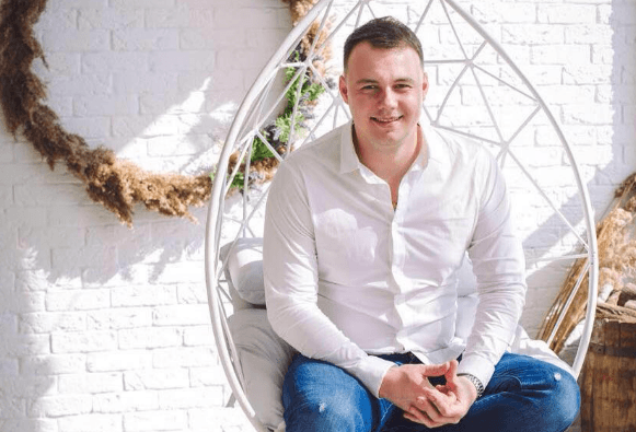 Депутат Київради від "Слуги народу" Євген Кузьменко заявив, що отримав перелом хребта через ожеледицю