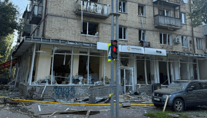Атака Росії зруйнувала два відділення Укрпошти в Києві