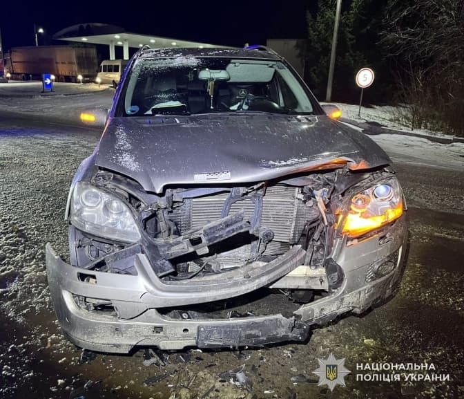 Лобове зіткнення на Львівщині: водія Chevrolet госпіталізували