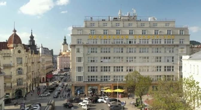 Прокурори вимагають повернути у комунальну власність Львівський будинок профспілок