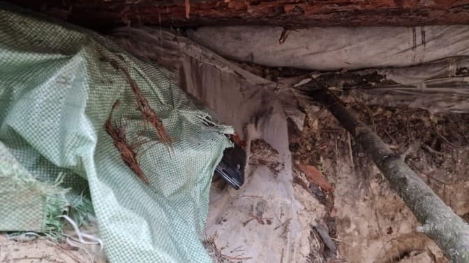 На Київщині в бліндажі окупантів знайшли вкрадений у місцевого жителя ноутбук