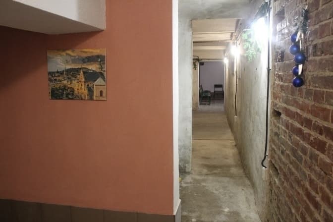 На Стрийській у будинках, які пошкодила російська ракета, відновили укриття