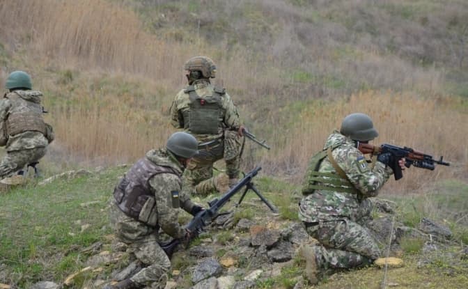 За добу українські захисники ліквідували 200 окупантів та 12 ворожих танків