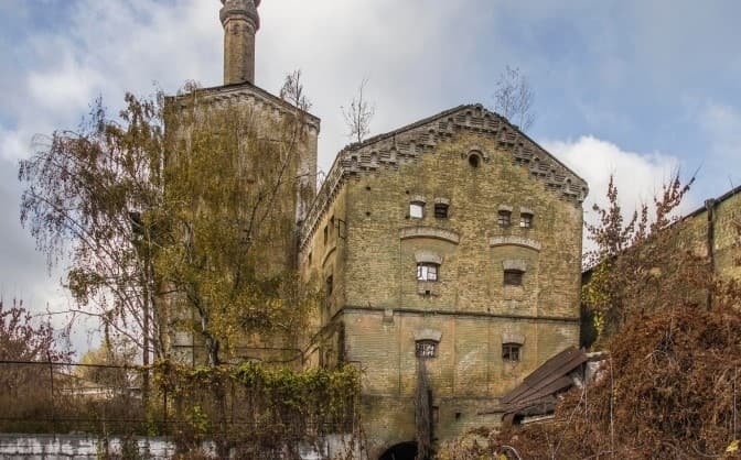Попри накладений арешт, розбір історичних будівель пивоварні Шульца триває. Активісти викликали слідчо-оперативну групу