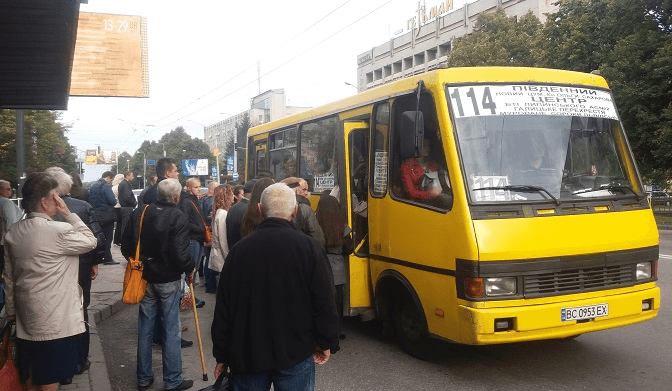 В неділю у Львові на маршрут не виїхало 226 автобусів