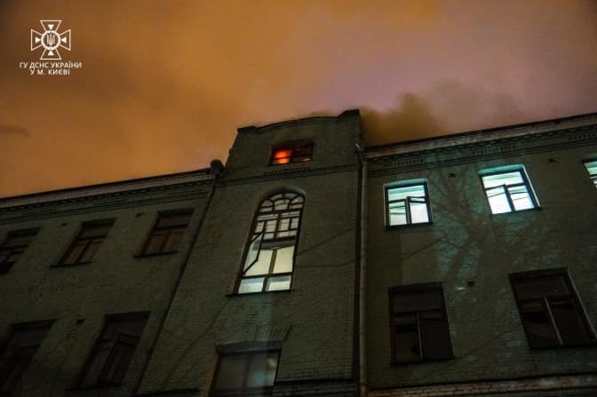 У Києві вчетверте горіла дореволюційна будівля на Гоголівській
