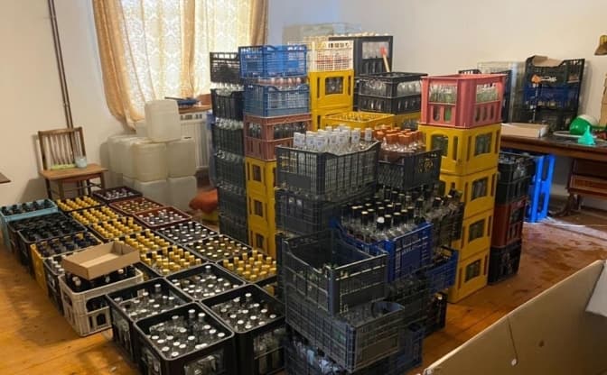 На Львівщині викрили незаконне виробництво горілки відомих марок