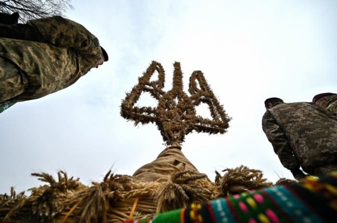 У Львові встановили найбільший в Україні тризуб з дідухів. Фото