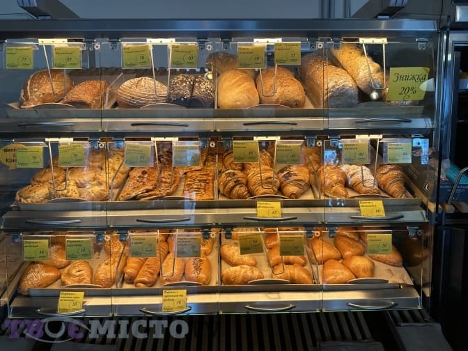 Причини кризи у закладах харчування Львова, як зміниться принцип роботи поліклінік міста та які банкноти більше не прийматимуть у транспорті. Ключове за 1 березня