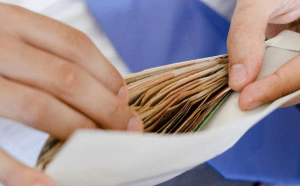 Петиція з вимогою скасувати високі премії чиновникам міськради Львова зібрала необхідну кількість голосів