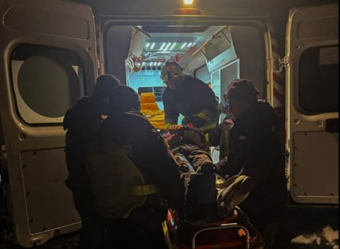 На Львівщині 70-річний лижник отримав травму під час спуску поблизу лісу