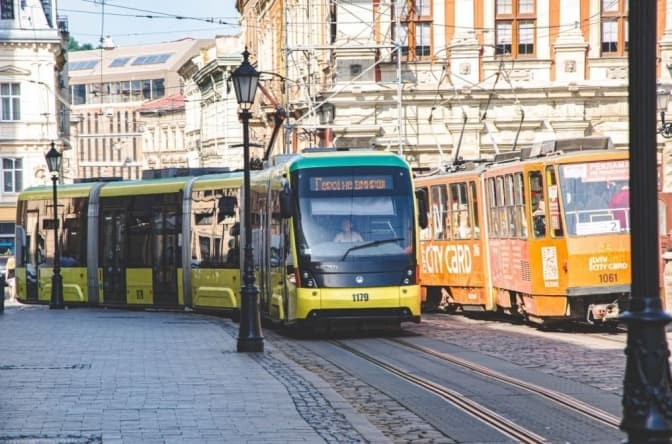 Від сьогодні на табло електротранспорту Львова з'являтиметься гасло «Герої не вмирають!»