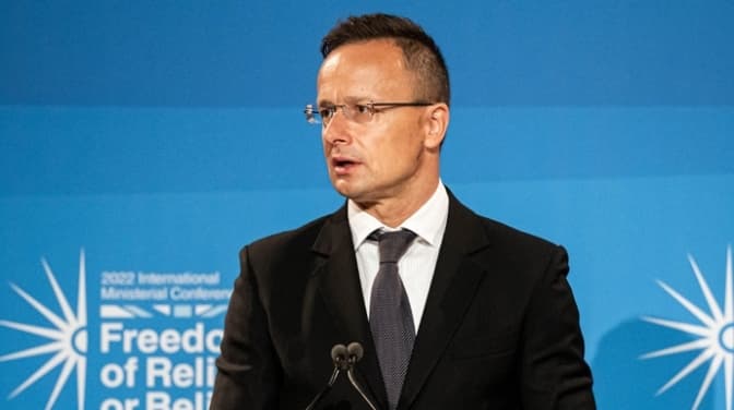 «Угорщина не постачає зброю Україні, щоб росія не обстрілювала угорців на Закарпатті», – міністр