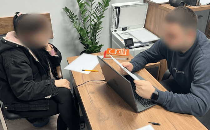 На Львівщині затримали жінку, яку підозрюють у торгівлі людьми