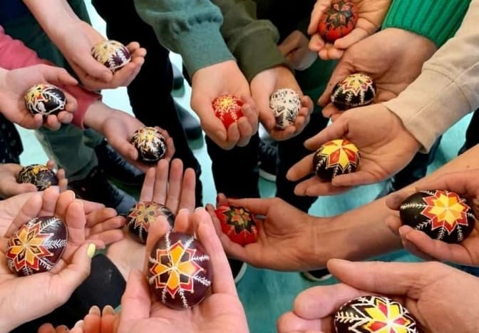 У Львові школярів кличуть на майстер-класи з писанкарства. Коли і де відбудеться