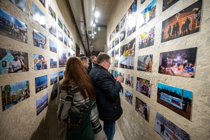 Журналіст із Маріуполя відкрив у Львові виставку фотоспогадів про рідне місто