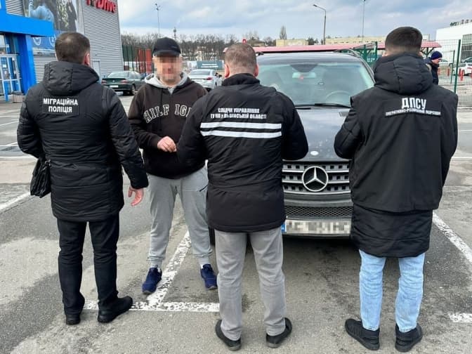 На Львівщині викрили ще п’ятьох осіб, які переправляли ухилянтів за кордон