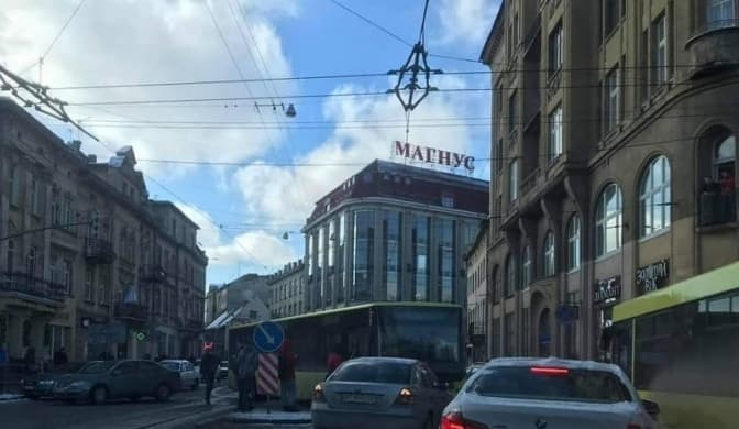 На початку вулиці Городоцької – ДТП за участі автобуса. Доповнено