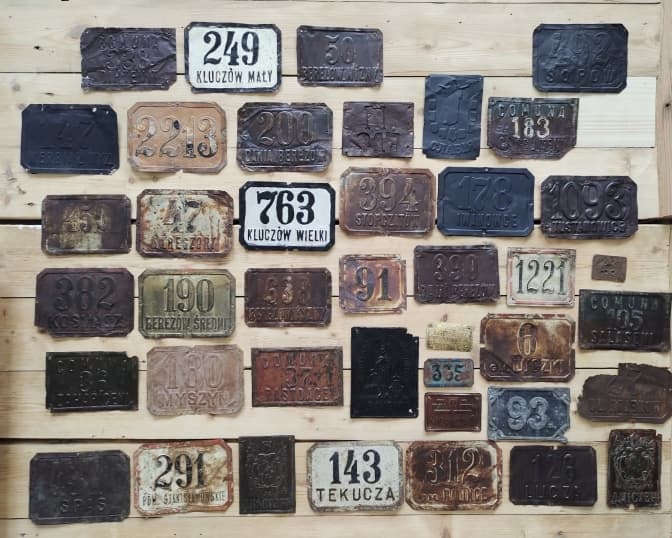 Львівському скансену подарували рідкісну колекцію старовинних адресних табличок