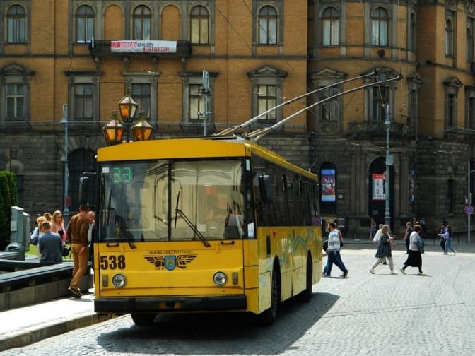 Кінцеву зупинку тролейбуса №33 у Львові знову перенесуть