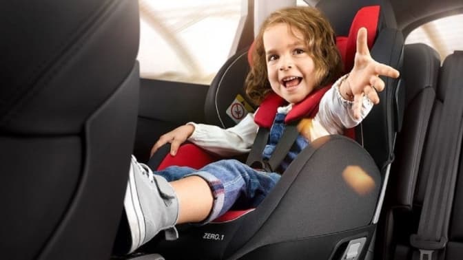 Поліція починає штрафувати за перевезення дітей без автокрісел